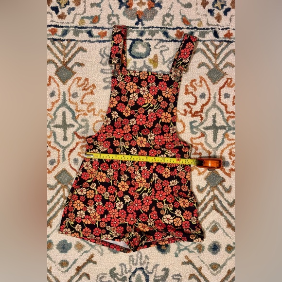 SHEIN small women’s shorts overalls 70s orange and black floral pattern EUC - Picture 2 of 8